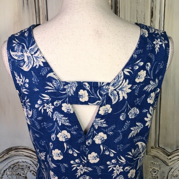 Day Dress of Blue and White Floral 55% Linen Blend Sleeveless Dress Size 6 - Picture 4 of 7